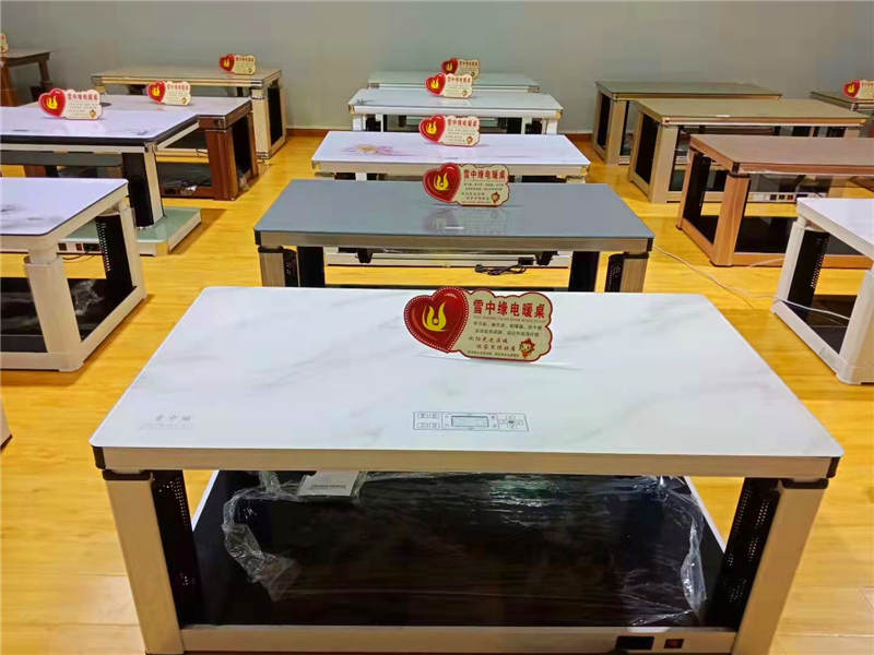智能電暖爐也帶USB，自帶電源接口，桌“腿”可升降
